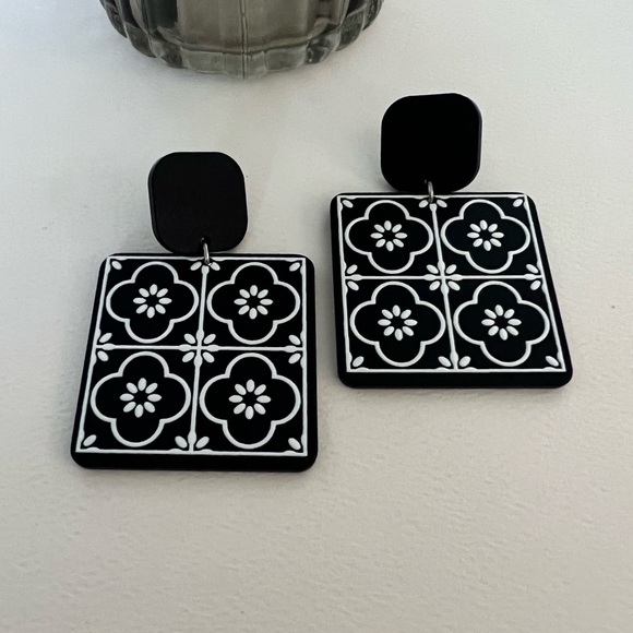 Classic Black & White Tile Flower Pattern Dangle Earrings -Elegant Drop Earrings - Picture 6 of 10
